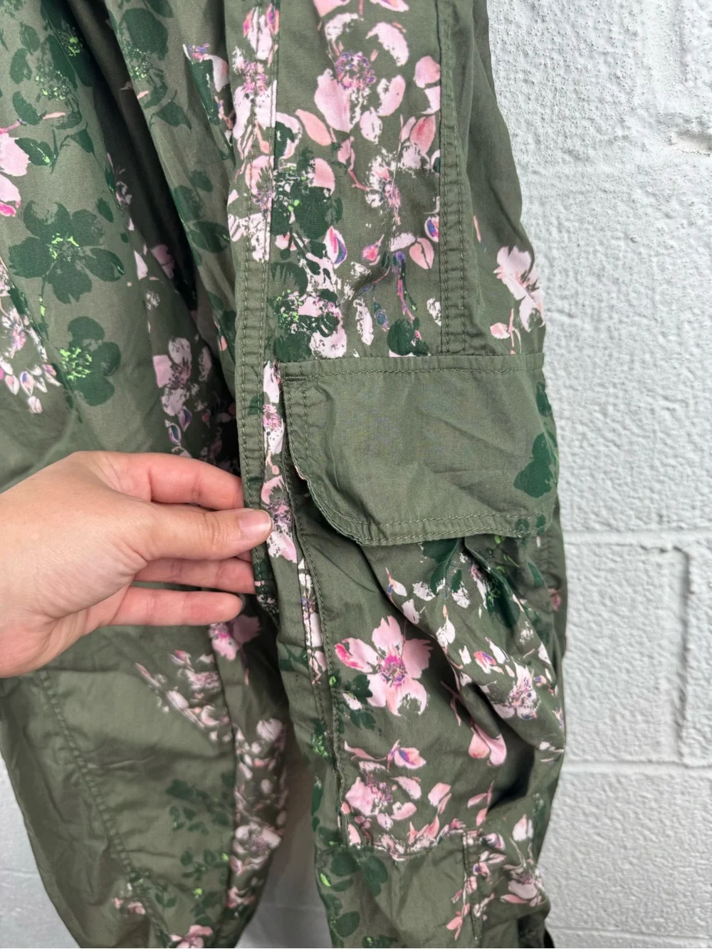 Free People Movement Mesmerize Me Printed Cargo Pants Olive Joggers Size M - Picture 5 of 10